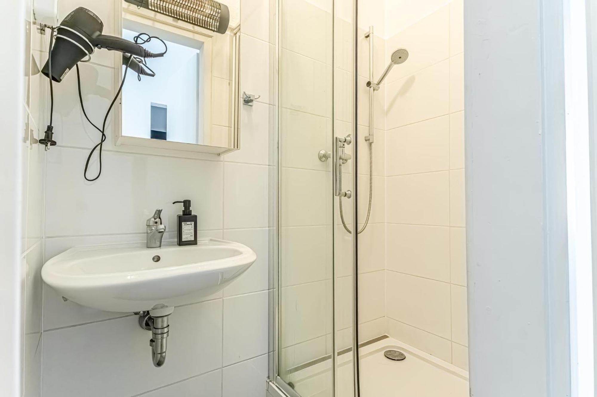 Stylish 1br Apartment- Near Westbahnhof U3&u6 * Wien